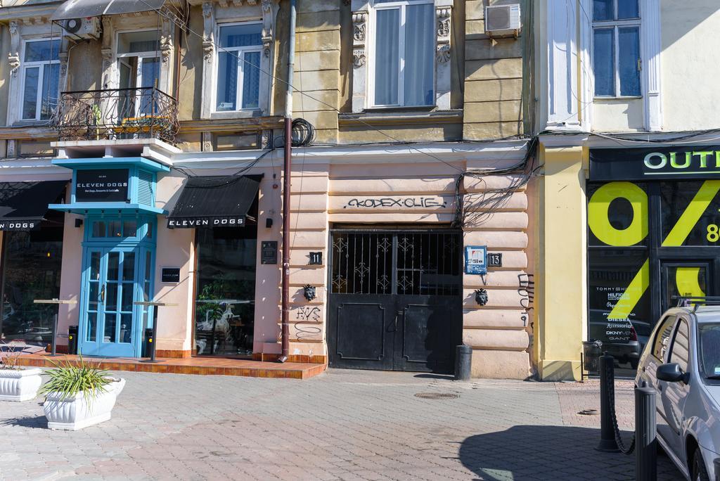 Krovat Na Deribasovskoy Одесса Экстерьер фото